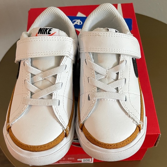EUC Nike Toddler/Kids 8c White Sneakers with Black Swoosh and Tan Accent - Picture 6 of 6